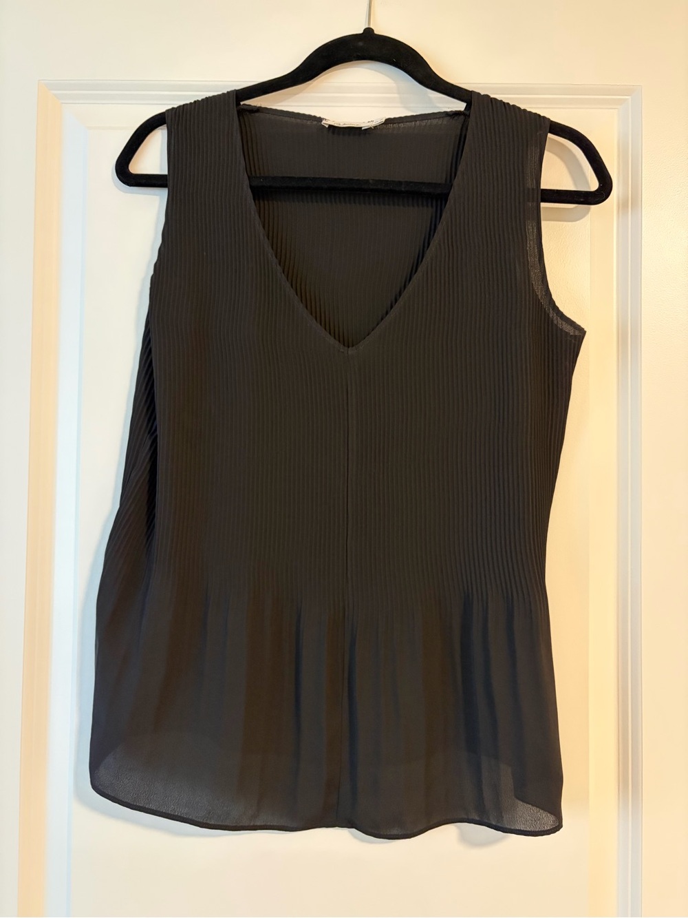 Sleeveless V-Neck Pleated Blend Top - Black